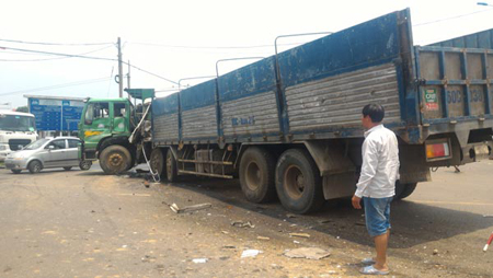 Vụ tai nạn giao thông liên hoàn trên trên QL 1A đoạn qua huyện Thống Nhất (tỉnh Đồng Nai) ngày 19-4-2017.